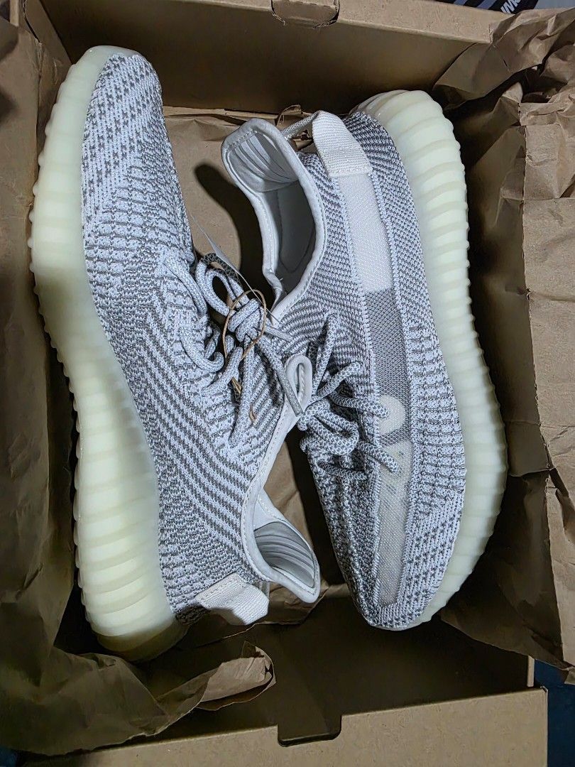 Adidas Yeezy Boost 350 V2 Static Size US 10.5 (Category: Sneakers) located in Santa Rosa. Submitted by rowhell09 (Listing ID 1465267892, Image 1). Description: Brandnew 10.5 us mens 💸8500 MOD. LBC MOP. BDO, GCASH LOC. NUEVA ECIJA - Brand: Adidas Yeezy Boost 350 V2 - Colorway: Static (with reflective laces & translucent stripe) - Size: US 10.5 / UK 10 / EU 44 2/3 - Condition: Brand New / Never Worn (Fresh out of packaging) - Inclusions: Original 