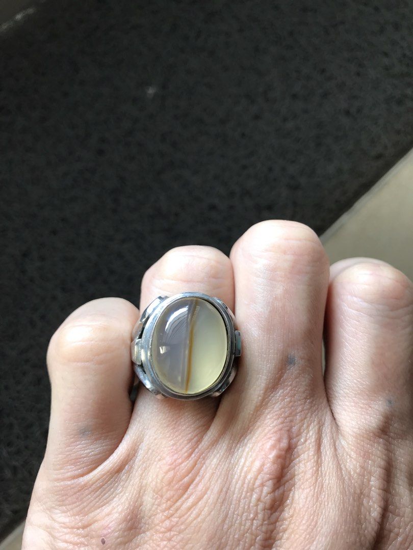 Agate ring (Category: Jewelry) located in Singapore. Submitted by lawrencelucifer81 (Listing ID 1465234502, Image 2). Description: .