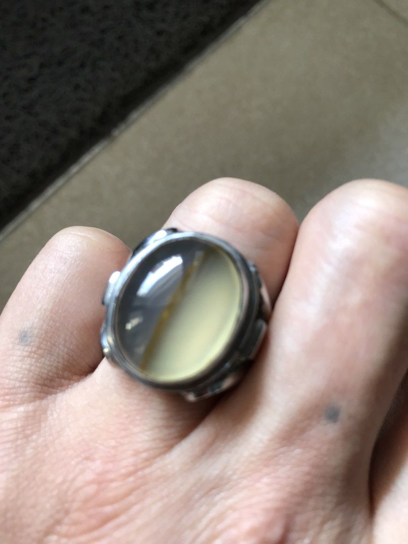 Agate ring (Category: Jewelry) located in Singapore. Submitted by lawrencelucifer81 (Listing ID 1465234502, Image 1). Description: .