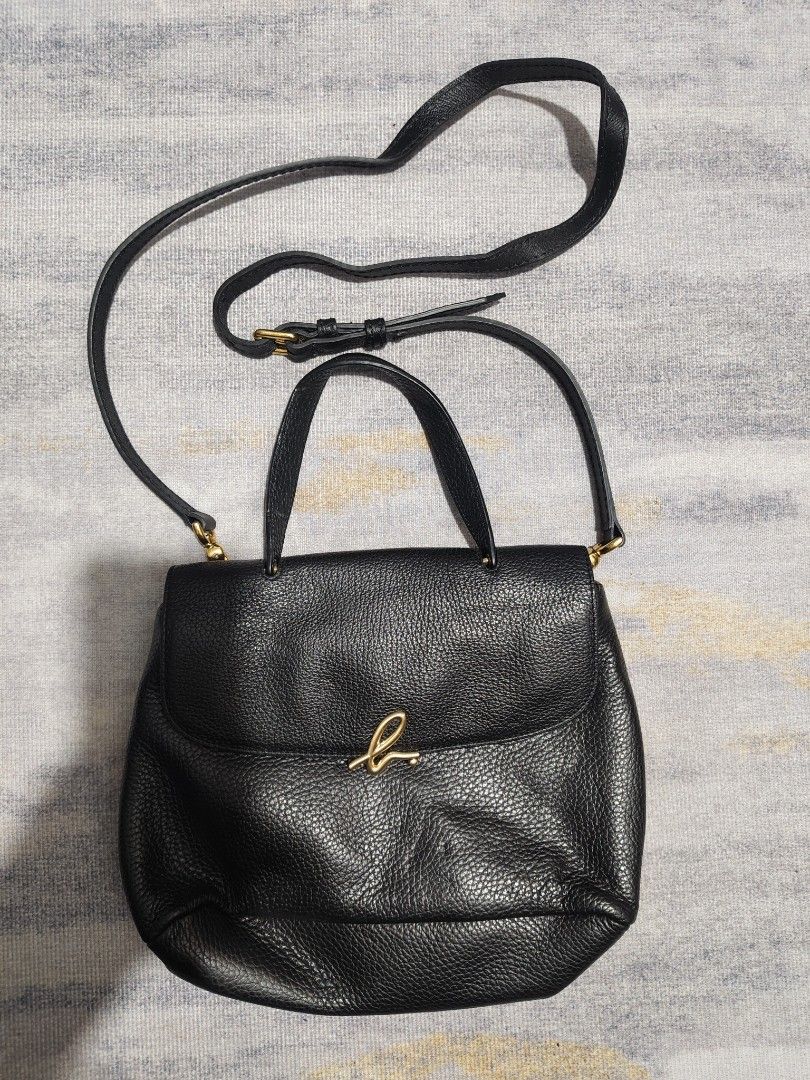 AGNES B. COWHIDE HAND / SLING 2 WAY BAG BLACK (Category: Cross-body Bags) located in Baguio. Submitted by igorotak.111.taraki.com (Listing ID 1465338516, Image 1). Description: FS AGNES B. COWHIDE HAND / SLING 2 WAY BAG BLACK AS NEW NO ISSUES GANDA NITO ♥️.