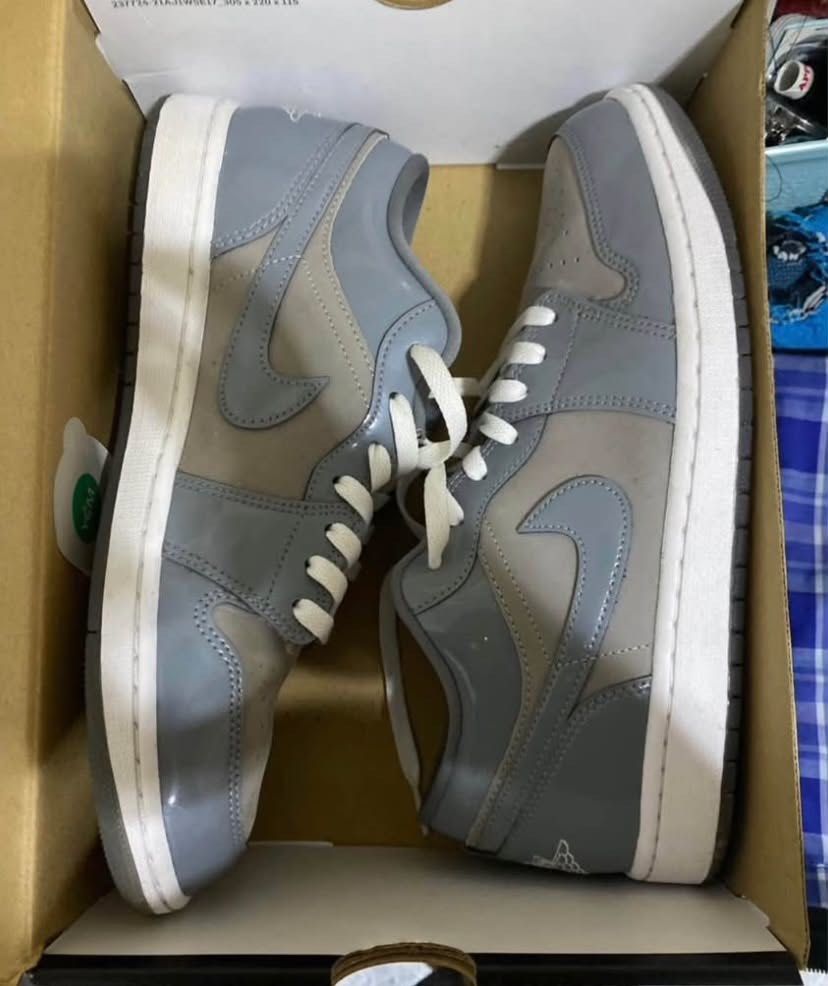 Air Jordan 1 Low SE Medium Grey Cool Grey (Category: Sneakers) located in Manila. Submitted by smb03 (Listing ID 1465312239, Image 3). Description: - Model: Air Jordan 1 Low SE - Colorway: Medium Grey / Cool Grey / White - Size: US 10 / UK 9 / EUR 44 / CM 28 - Condition: used like new - Inclusion: Original box - Mode of transaction: Meetups possible or shipping via LBC/J&T at buyer's expense.