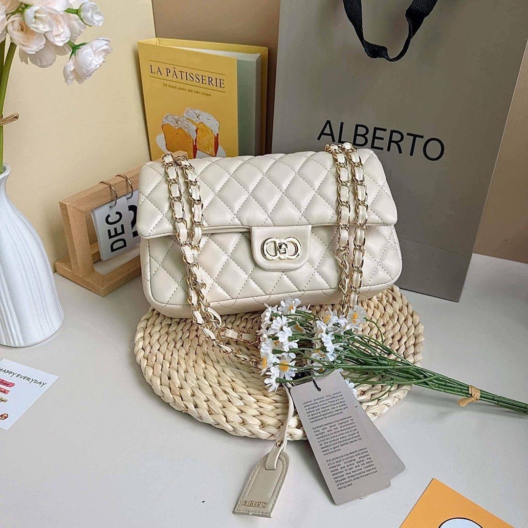 ALBERTO Margate Quilted Chain Shoulder Bag (Category: Shoulder Bags) located in Caloocan City. Submitted by minuteburger (Listing ID 1465308173, Image 2). Description: • Original • Size: Standard/Regular • Inclusions: Paperbag & Dustbag .