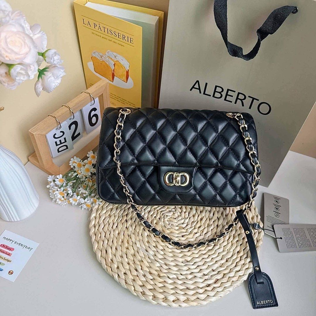 ALBERTO Margate Quilted Chain Shoulder Bag (Category: Shoulder Bags) located in Caloocan City. Submitted by minuteburger (Listing ID 1465308173, Image 1). Description: • Original • Size: Standard/Regular • Inclusions: Paperbag & Dustbag .