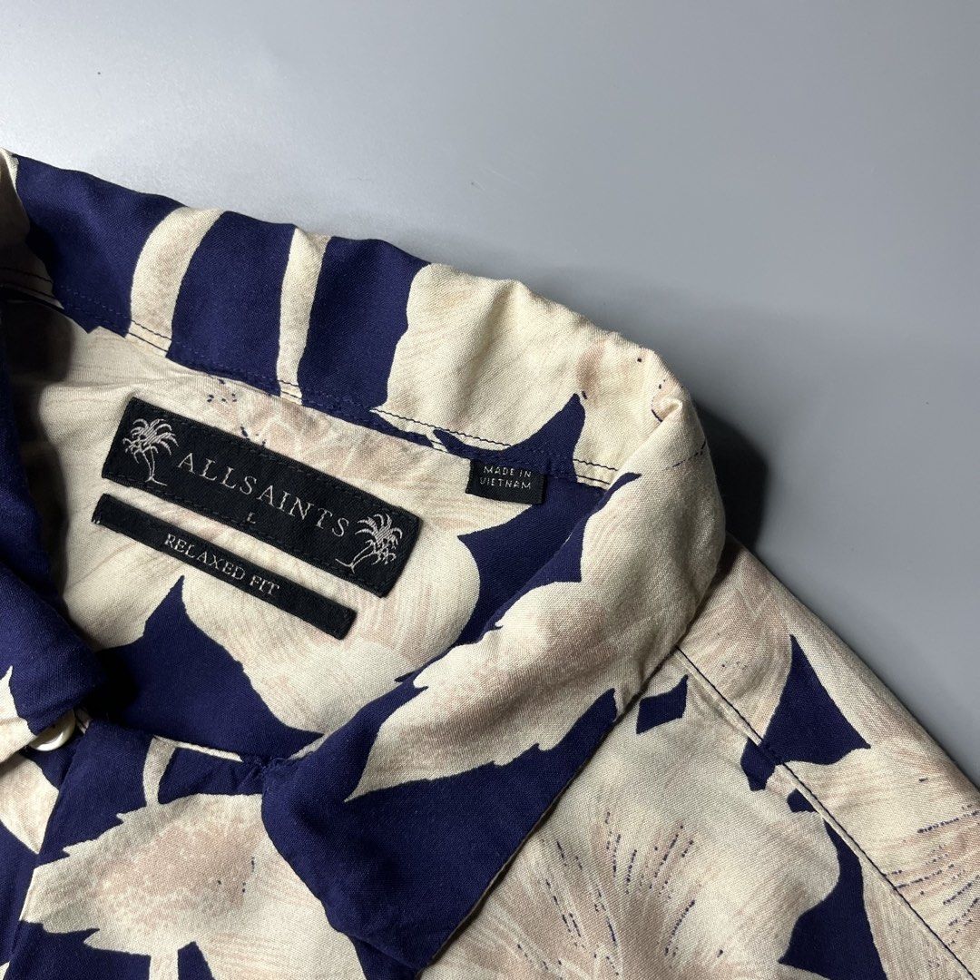 ALLSAINTS JARDIN LONG SLEEVE (Category: Coats, Jackets and Outerwear) located in Manila. Submitted by aaaaaahhhhhh (Listing ID 1465309337, Image 3). Description: Large 25” Pit to pit 28” Body length 27” Sleeves Yellow stain, Need wash Lalamove or J&t Express + Shipping fee .