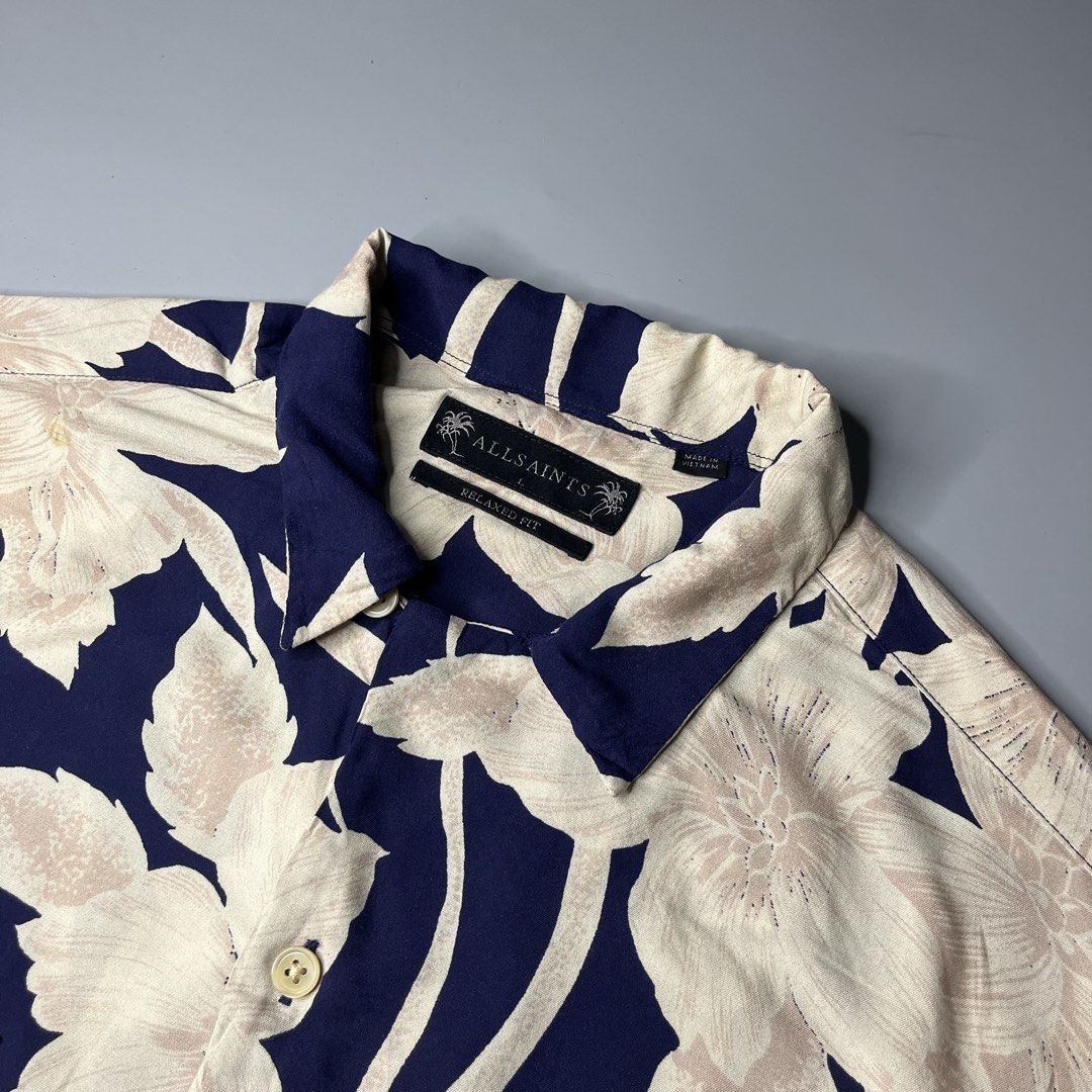 ALLSAINTS JARDIN LONG SLEEVE (Category: Coats, Jackets and Outerwear) located in Manila. Submitted by aaaaaahhhhhh (Listing ID 1465309337, Image 2). Description: Large 25” Pit to pit 28” Body length 27” Sleeves Yellow stain, Need wash Lalamove or J&t Express + Shipping fee .