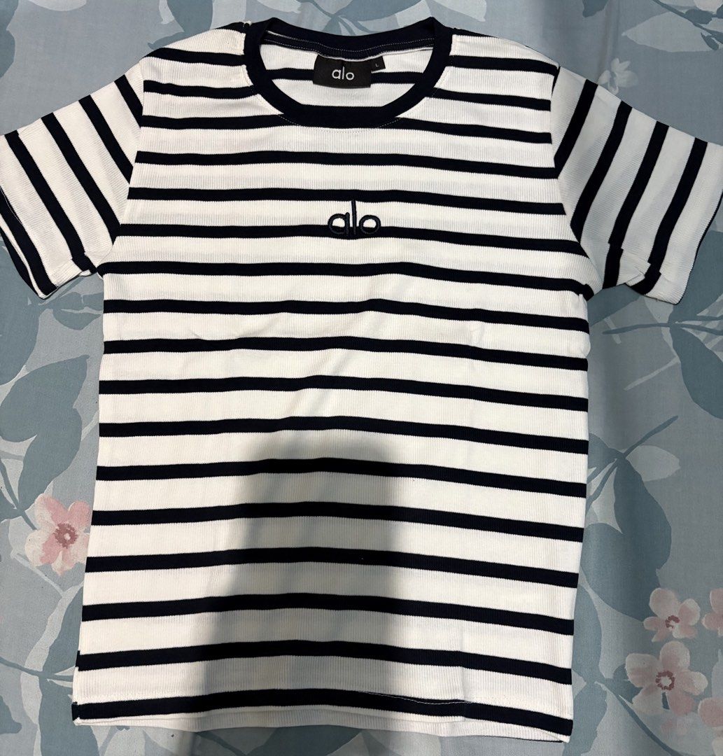 alo stripe shirt (Category: Shirts) located in Batangas. Submitted by cjchelseamm (Listing ID 1465215248, Image 1). Description: size L stretchy fabric .