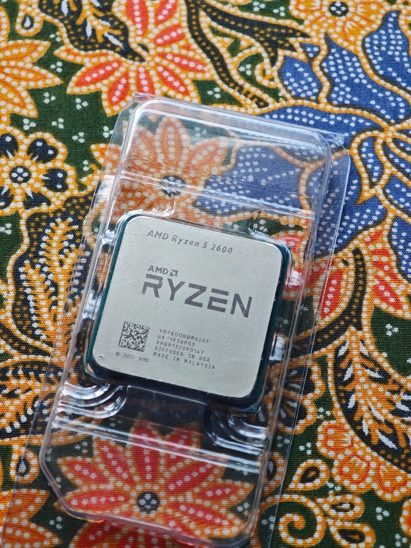 AMD Ryzen 5 2600 Processor (Category: Computer Parts) located in Ampang. Submitted by leeaz97 (Listing ID 1465199021, Image 3). Description: - Model: AMD Ryzen 5 2600 Processor - Specs: 6 Cores, 12 Threads, AM4 Socket - Condition: 100% working pull, runs cool and stable, pins are straight and clean with zero bends - Inclusions: Original clear plastic clamshell container and black cardboard outer sleeve - Perfect budget-friendly upgrade for your g