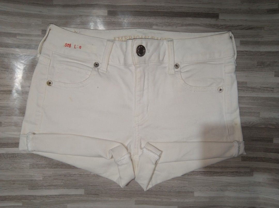 American Eagle White Folded Denim Shorts (Category: Shorts) located in Malay. Submitted by daisiberry (Listing ID 1465286959, Image 1). Description: s28” length: 9” • Please check the size, measurements, and condition carefully before purchasing. • All items are preloved/thrifted, so minor signs of wear may be present. 🤍 Please be a sure buyer before checking out. Thank you!.