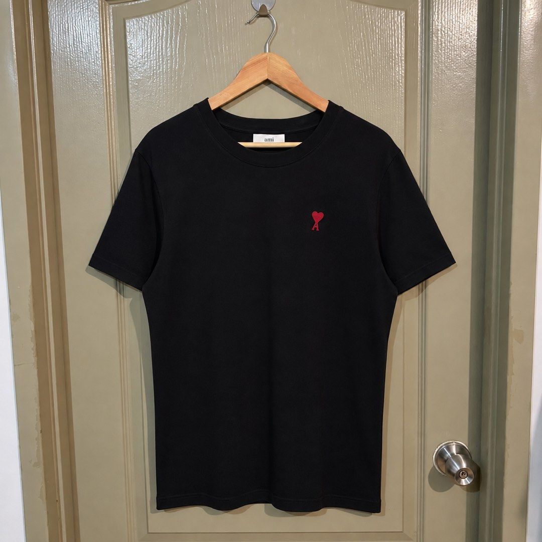 AMI Minimalist Classic Logo (Category: Luxury Apparel) located in Makati City. Submitted by gustavoo28 (Listing ID 1465257740, Image 1). Description: Authentic/Legit No issues 9.8/10 Color Rate Excellent condition XL on Tag (22W 28L in inches) Check photos for reference.