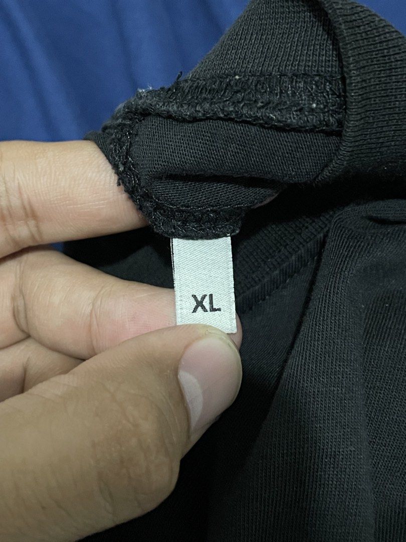 AMI Minimalist Classic Logo (Category: Luxury Apparel) located in Makati City. Submitted by gustavoo28 (Listing ID 1465257740, Image 3). Description: Authentic/Legit No issues 9.8/10 Color Rate Excellent condition XL on Tag (22W 28L in inches) Check photos for reference.