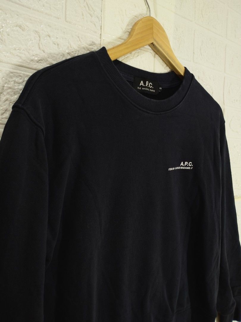 APC CREWNECK (Category: Luxury Apparel) located in Baguio. Submitted by dansteals (Listing ID 1465212028, Image 3). Description: 22 X 21 SMALL.