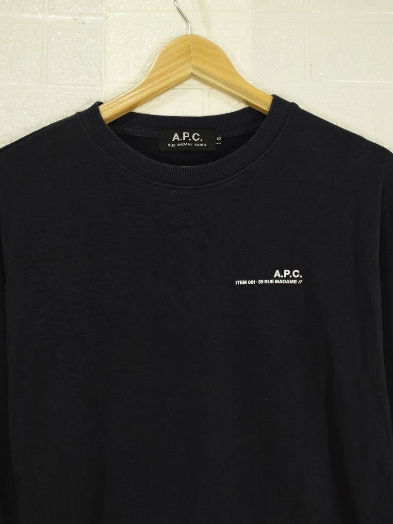 APC CREWNECK (Category: Luxury Apparel) located in Baguio. Submitted by dansteals (Listing ID 1465212028, Image 2). Description: 22 X 21 SMALL.