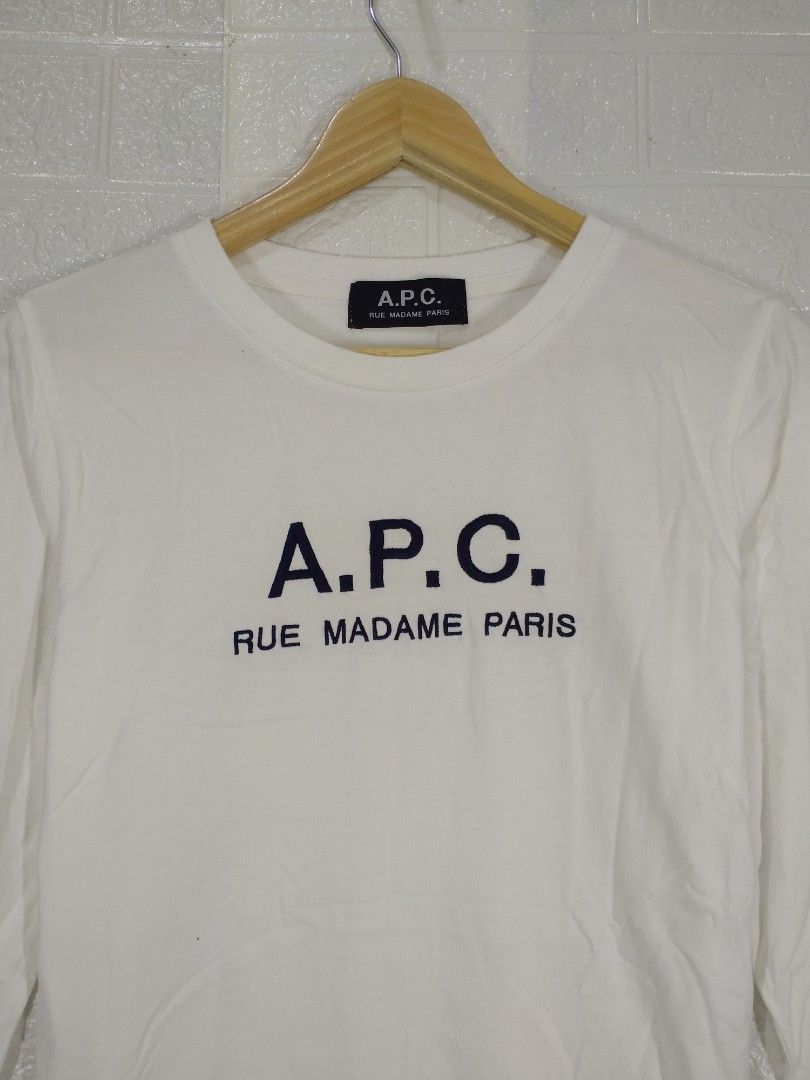 APC LONG SLEEVE (Category: Luxury Apparel) located in Baguio. Submitted by dansteals (Listing ID 1465211897, Image 2). Description: 24 x 19 SMALL.