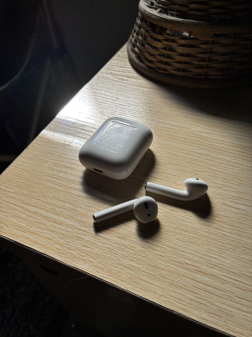 Apple Airpods 1st Gen (Category: Earphones) located in Manila. Submitted by jean_g (Listing ID 1465273336, Image 2). Description: Read!! This is authentic bought from the uk Sensors, controls, pairing and charging work ISSUE: degraded battery and volume.