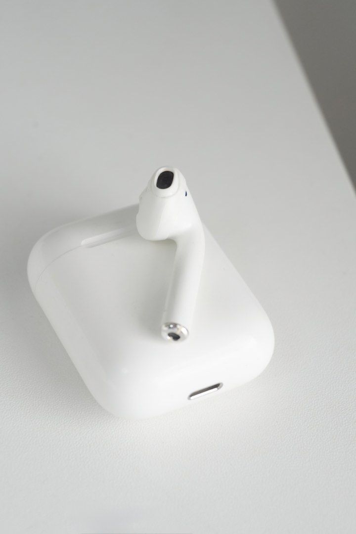 Apple AirPods 1 Left Bud with Charging Case Authentic (Category: Earphones) located in Manila. Submitted by shopfilipina1993 (Listing ID 1465212562, Image 2). Description: 🍎 Apple AirPods 1- Left Bud Only • Left earbud only — right bud is not included • Includes original charging case • Good for anyone who needs a replacement left bud • Authentic Apple product • Perfect as a replacement for a lost/damaged left earbud Authentic Slightly negotiabl