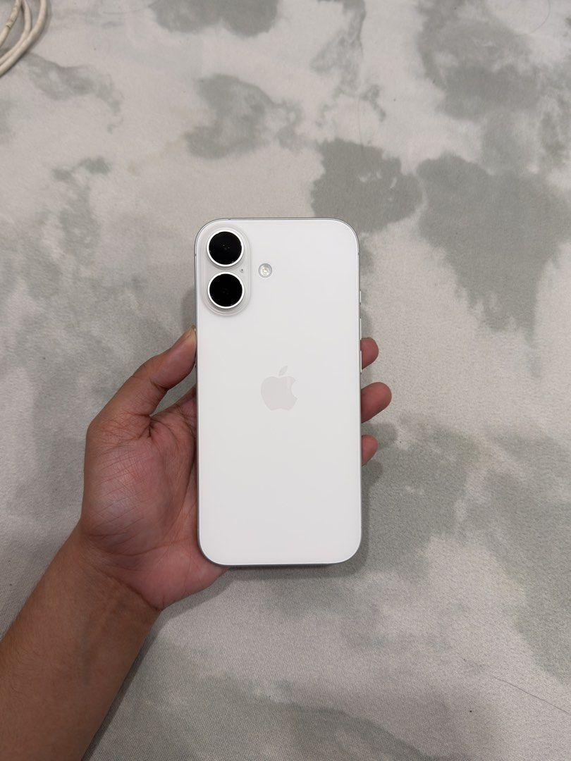 Apple iPhone 17 White 256GB (Category: iPhone 17 Series) located in Manila. Submitted by shei.fsyas (Listing ID 1465380664, Image 1). Description: iphone 17 256gb 100bh 46cc local variant U.W until Aug. 2027 no repair history honest issue: 1 dent upper right corner w/orig cord & case 47k nego.