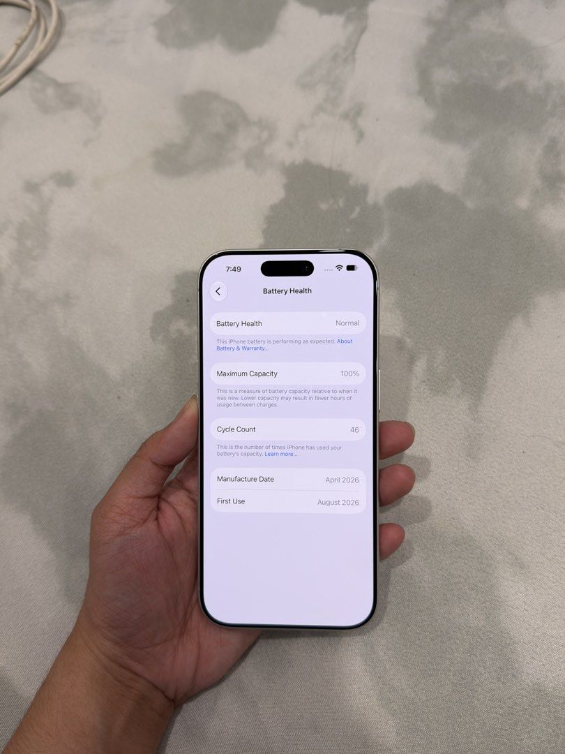 Apple iPhone 17 White 256GB (Category: iPhone 17 Series) located in Manila. Submitted by shei.fsyas (Listing ID 1465380664, Image 3). Description: iphone 17 256gb 100bh 46cc local variant U.W until Aug. 2027 no repair history honest issue: 1 dent upper right corner w/orig cord & case 47k nego.