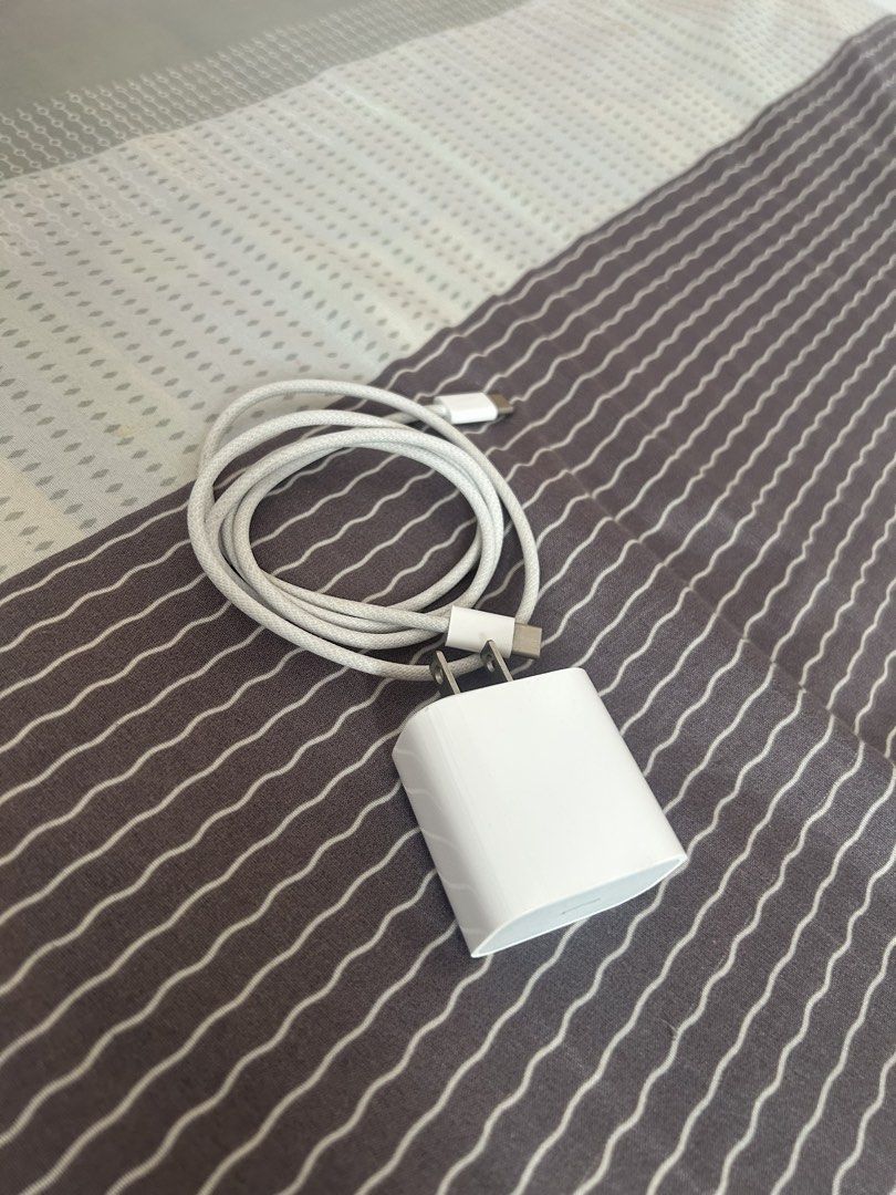 Apple uSB-C adapter (Category: Chargers & Cables) located in Taguig. Submitted by iamrhooox (Listing ID 1465183007, Image 1). Description: Apple USB-C adapter Model A2935 Original from Ipad 11 Like new rarely used.