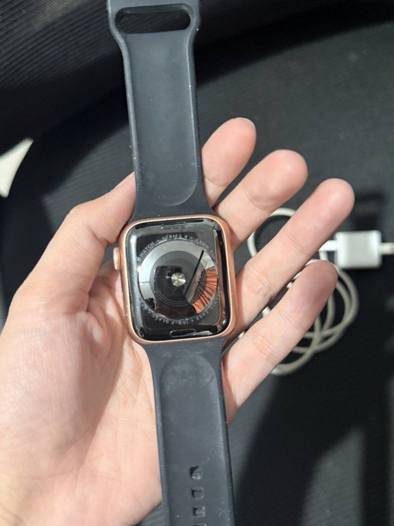 APPLE WATCH (Category: Wearables & Smart Watches) located in Bulacan. Submitted by laura1229 (Listing ID 1465362416, Image 2). Description: Apple watch series 4 44mm 80% battery health Unit/charger only With free strap.