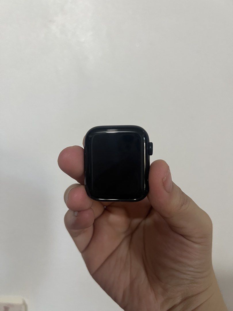 Apple Watch SE 2nd Gen 44mm (With Complete Original Box & Accessories) (Category: Wearables & Smart Watches) located in San Pedro. Submitted by ae.vy (Listing ID 1465200607, Image 3). Description: Selling my personal, authentic Apple Watch SE (2nd Generation). The device is fully operational with no screen defects, ideal for everyday fitness tracking and notifications. Please note that the battery health is currently at 82%, reflecting normal usa