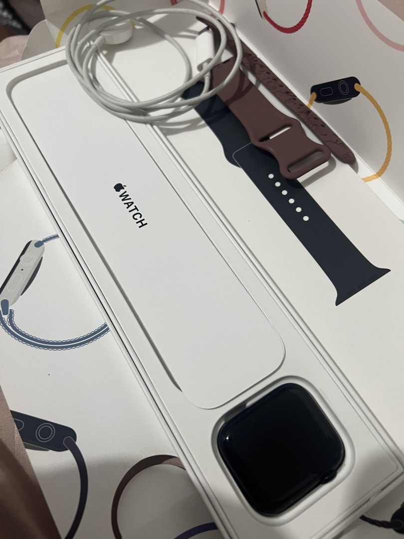 Apple Watch SE 2nd Gen 44mm (With Complete Original Box & Accessories) (Category: Wearables & Smart Watches) located in San Pedro. Submitted by ae.vy (Listing ID 1465200607, Image 1). Description: Selling my personal, authentic Apple Watch SE (2nd Generation). The device is fully operational with no screen defects, ideal for everyday fitness tracking and notifications. Please note that the battery health is currently at 82%, reflecting normal usa