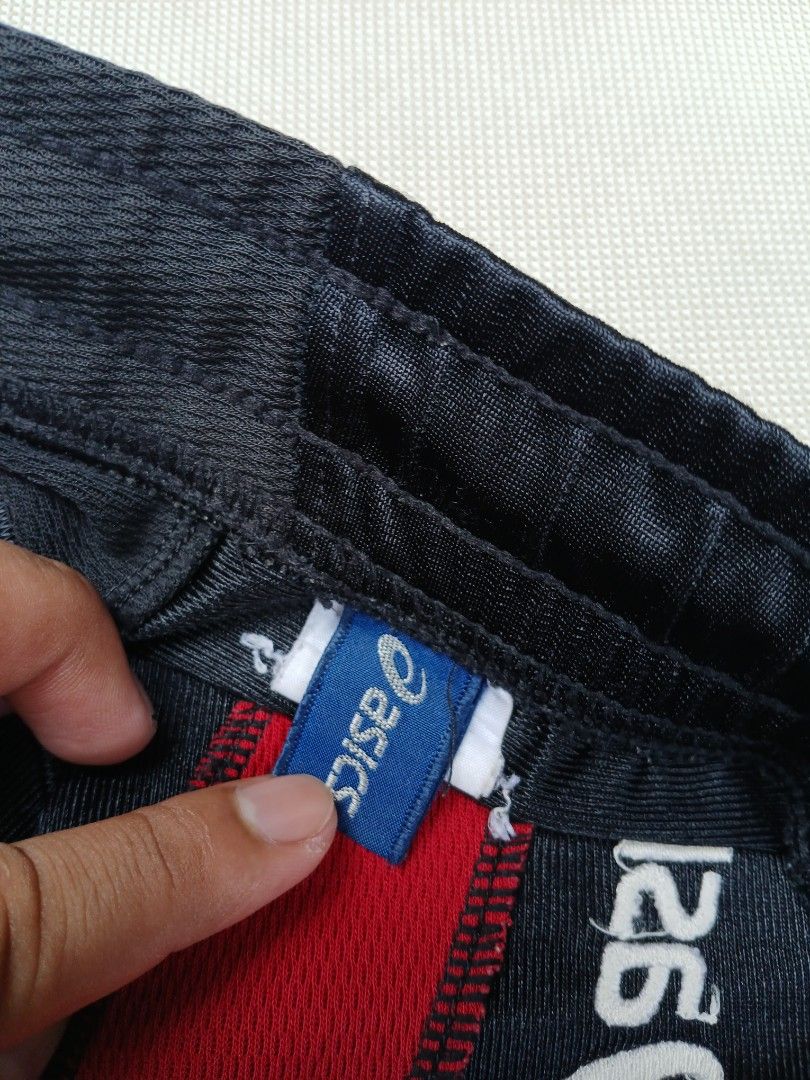 ASICS gelburst jersey shorts (Category: Shorts) located in Candelaria. Submitted by saorsa.thrift (Listing ID 1465306772, Image 3). Description: ASICS gelburst jersey shorts •Size: Large •Waist: 32-37 •Lenght: 23 •Condition: Excellent •Issue: None 🏷️ 450 + sf.