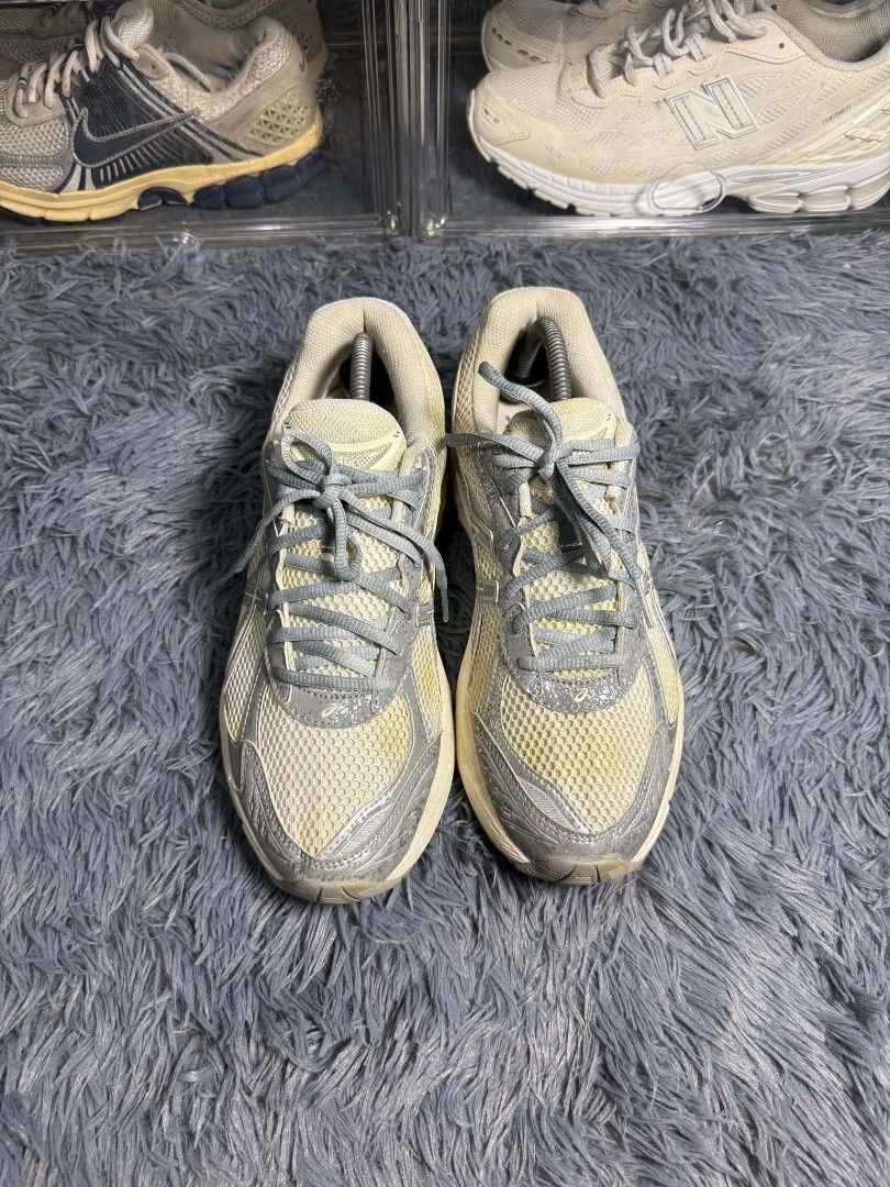 ASICS GT-2160 "CREAM/SHEET ROCK" (Category: Sneakers) located in Candelaria. Submitted by worn_gallerie (Listing ID 1465298044, Image 2). Description: ASICS GT-2160 SIZE 9 US MENS EXCELLENT CONDITION ₱3,299 ONLY.