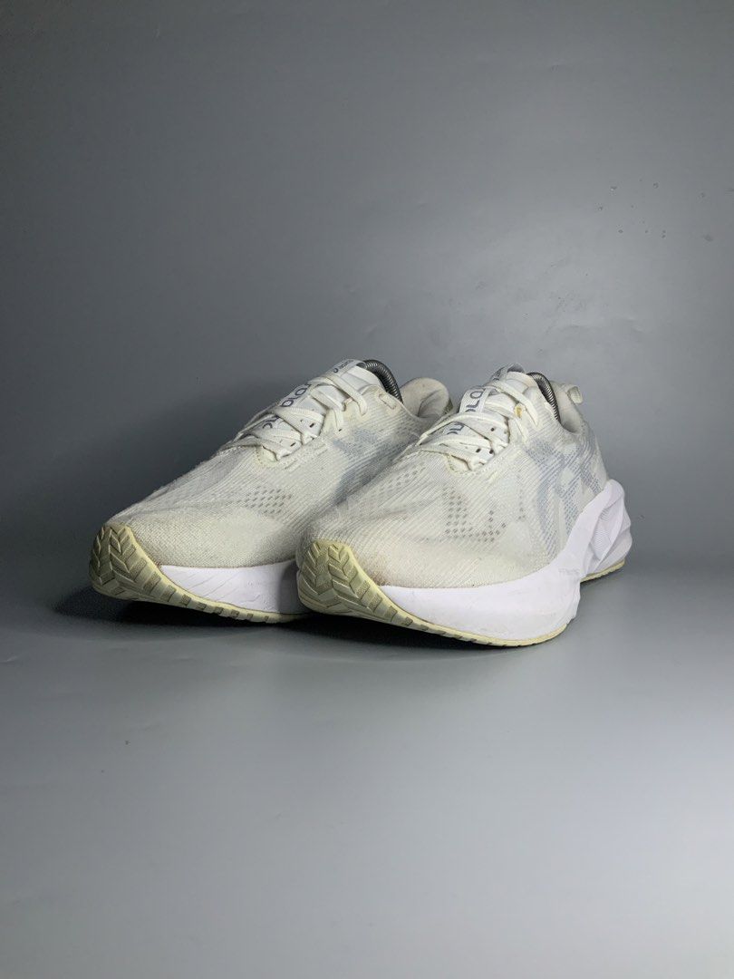 ASICS Novablast 5 (Category: Sneakers) located in Cavite. Submitted by kalye_footwear (Listing ID 1465334638, Image 3). Description: - Brand: ASICS - Model: Novablast 5 - Color: White - Us 9 , Euro 42.5 , Cm 27 - Style: Running shoes / Athletic sneakers - Features: Lightweight mesh upper, responsive cushioning - Condition: Pre-owned with signs of normal wear.