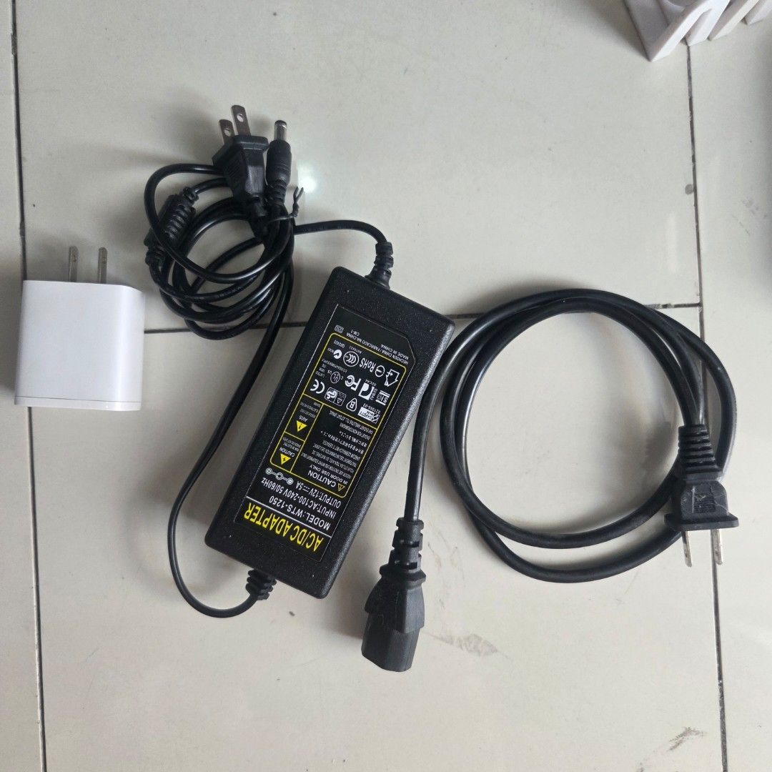 Assorted Electronics, Cables, LED Lights, and Metal Phone Stand (Category: Chargers & Cables) located in Manila. Submitted by buyselldeclutter (Listing ID 1465201796, Image 3). Description: .