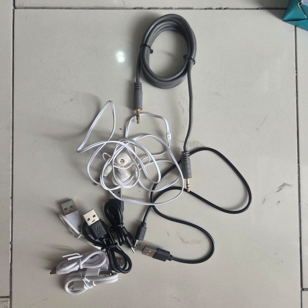 Assorted Electronics, Cables, LED Lights, and Metal Phone Stand (Category: Chargers & Cables) located in Manila. Submitted by buyselldeclutter (Listing ID 1465201796, Image 2). Description: .