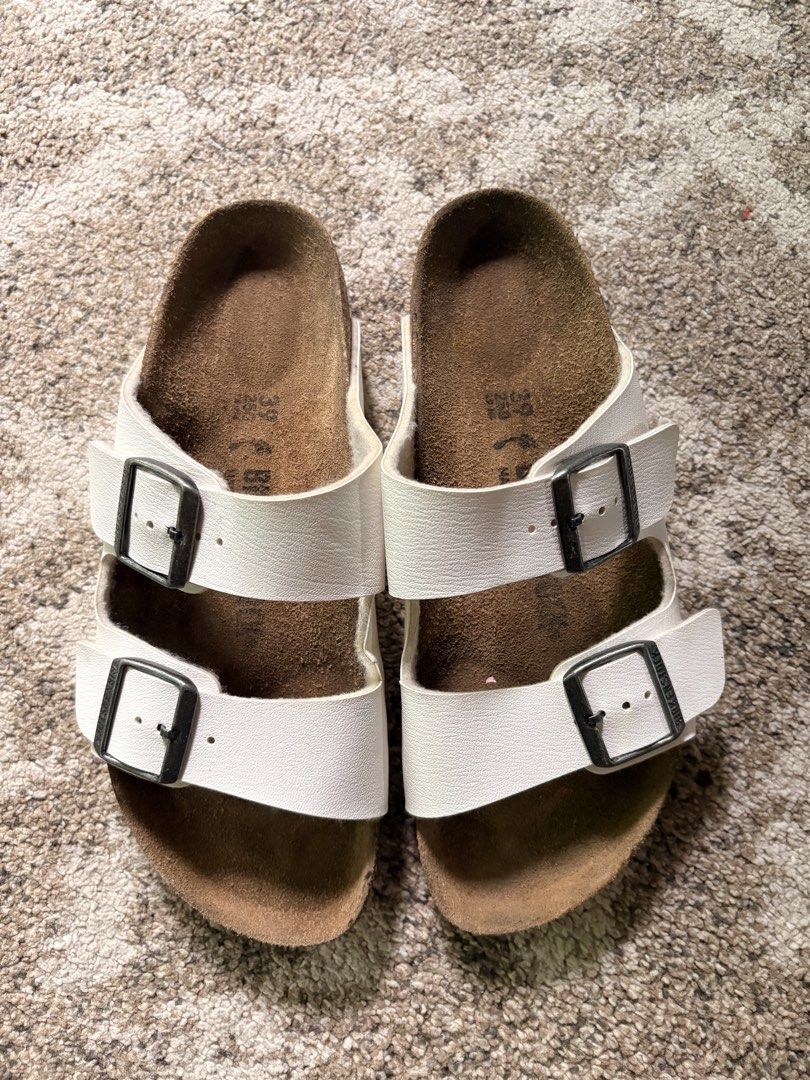 Auth Preloved Birkenstock Arizona (Category: Slippers and slides) located in Paranaque City. Submitted by silentstone.dolphin (Listing ID 1465233402, Image 1). Description: White Color Strap.. Brass Buckle.. Visible Print.. Size 39N.. Clean & Ready to Wear✅ Super Nice in Actual😍.