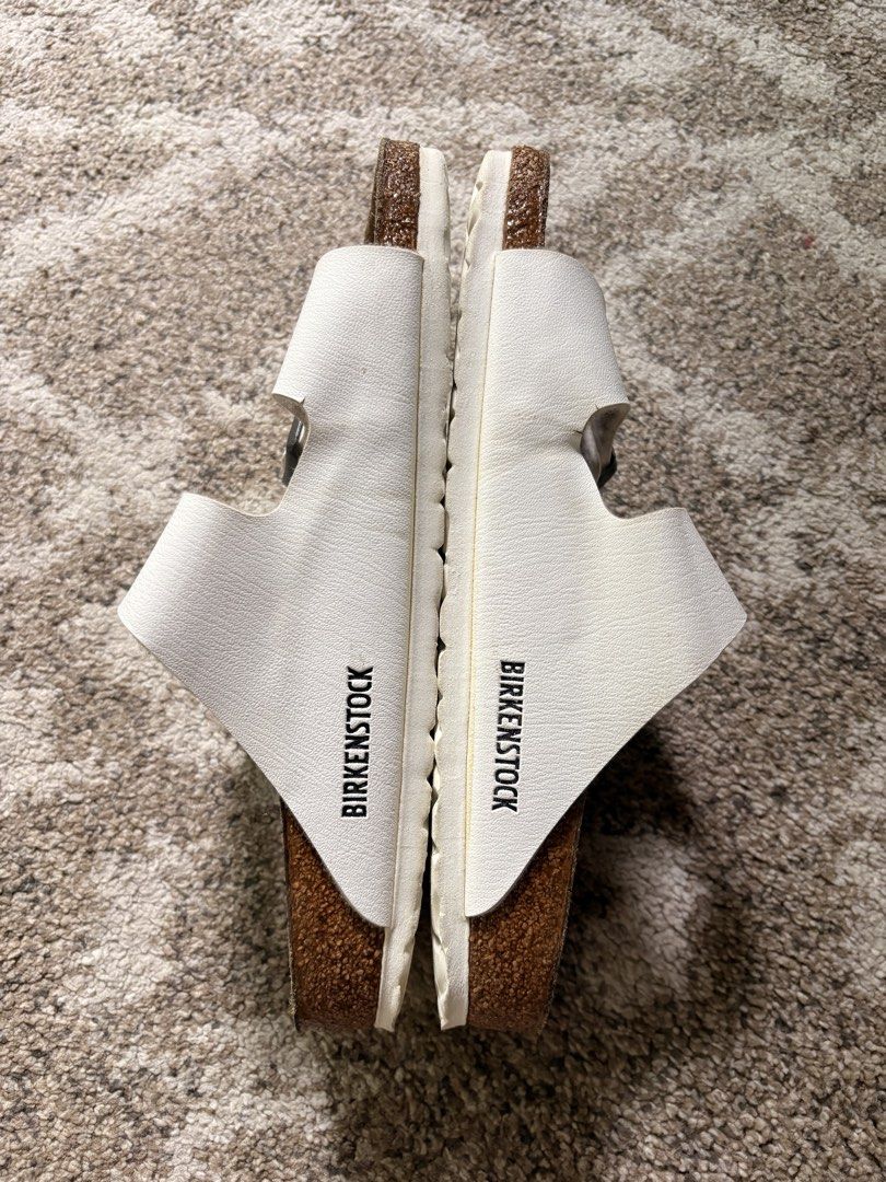 Auth Preloved Birkenstock Arizona (Category: Slippers and slides) located in Paranaque City. Submitted by silentstone.dolphin (Listing ID 1465233402, Image 3). Description: White Color Strap.. Brass Buckle.. Visible Print.. Size 39N.. Clean & Ready to Wear✅ Super Nice in Actual😍.