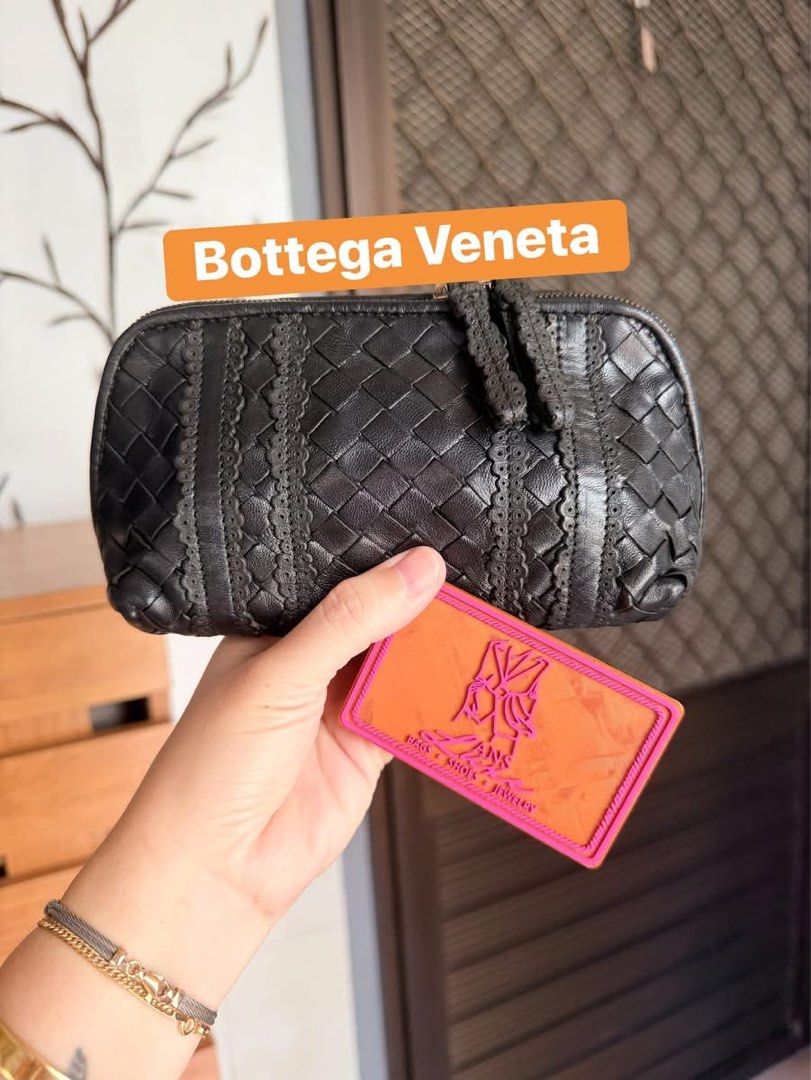 Authentic bottega Veneta pouch (Category: Purses & Pouches) located in Caloocan City. Submitted by alavishglam (Listing ID 1465255603, Image 1). Description: .