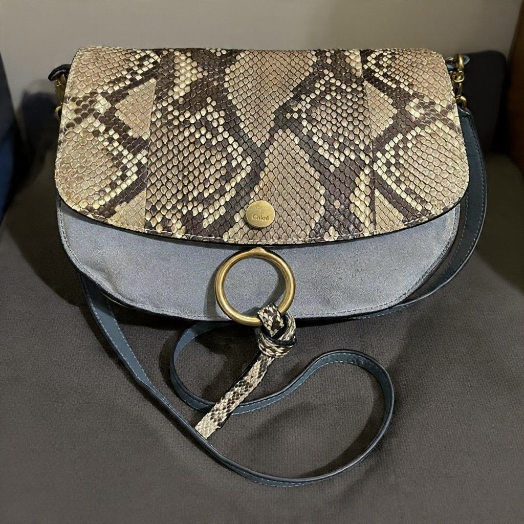 Authentic Chloe (Category: Shoulder Bags) located in Quezon City. Submitted by luxxechic (Listing ID 1465301089, Image 1). Description: coded no issue no issue actual photo posted mop: gcash.