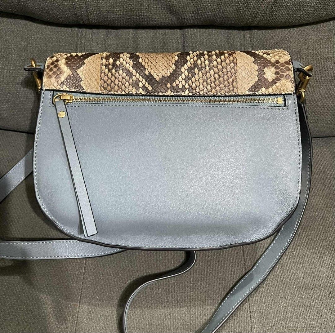 Authentic Chloe (Category: Shoulder Bags) located in Quezon City. Submitted by luxxechic (Listing ID 1465301089, Image 3). Description: coded no issue no issue actual photo posted mop: gcash.