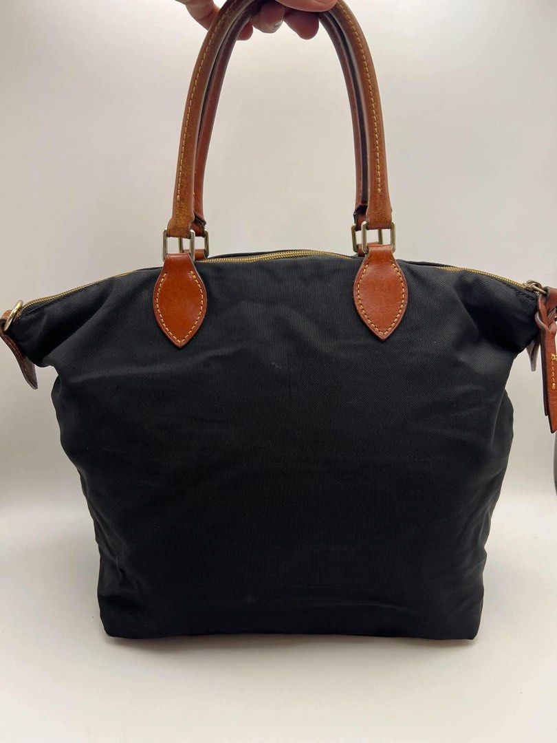 Authentic Dooney & Bourke large alma type satchel (Category: Tote Bags) located in Cagayan de Oro. Submitted by borse_de_amore (Listing ID 1465180020, Image 2). Description: Authentic Dooney & Bourke large alma type satchel Rank BC missing long strap. Overall ok pa for daily 1,300.