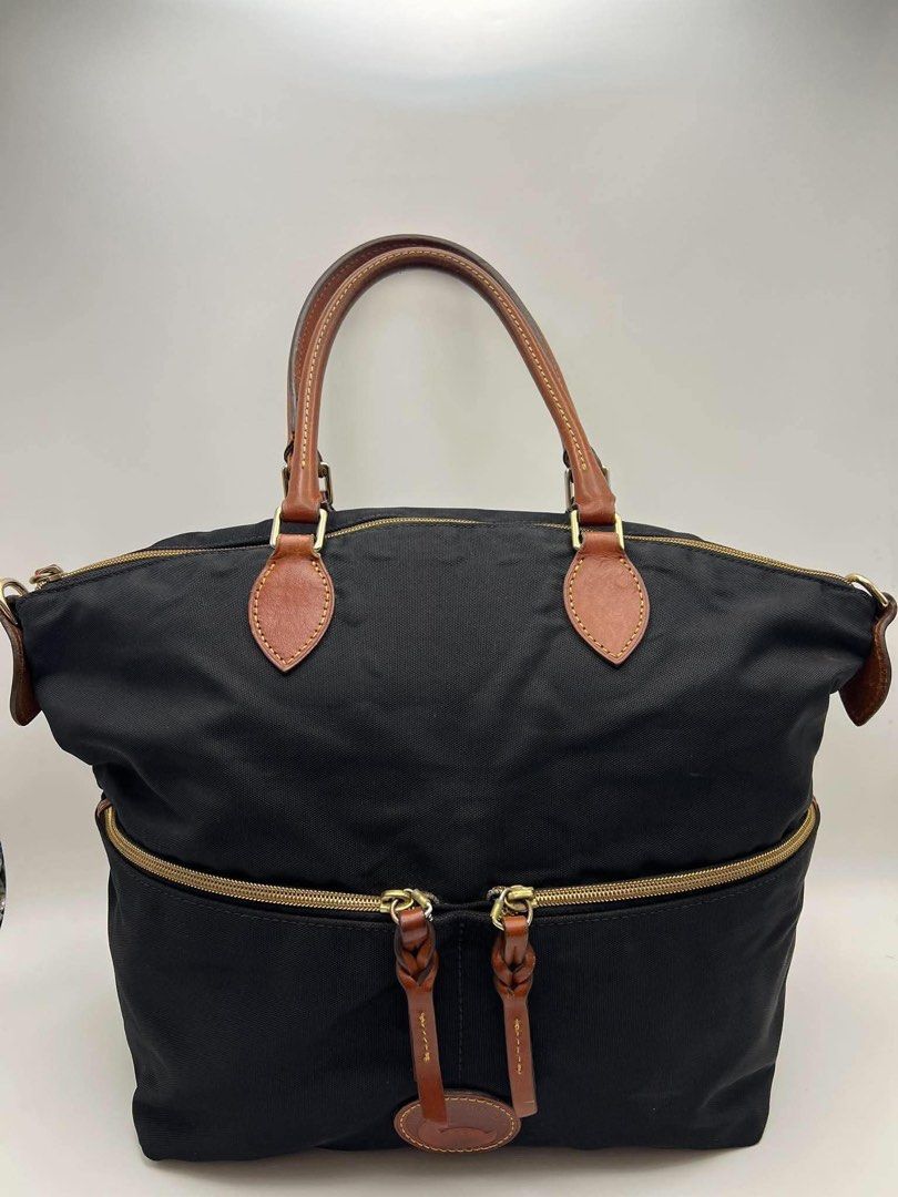 Authentic Dooney & Bourke large alma type satchel (Category: Tote Bags) located in Cagayan de Oro. Submitted by borse_de_amore (Listing ID 1465180020, Image 1). Description: Authentic Dooney & Bourke large alma type satchel Rank BC missing long strap. Overall ok pa for daily 1,300.