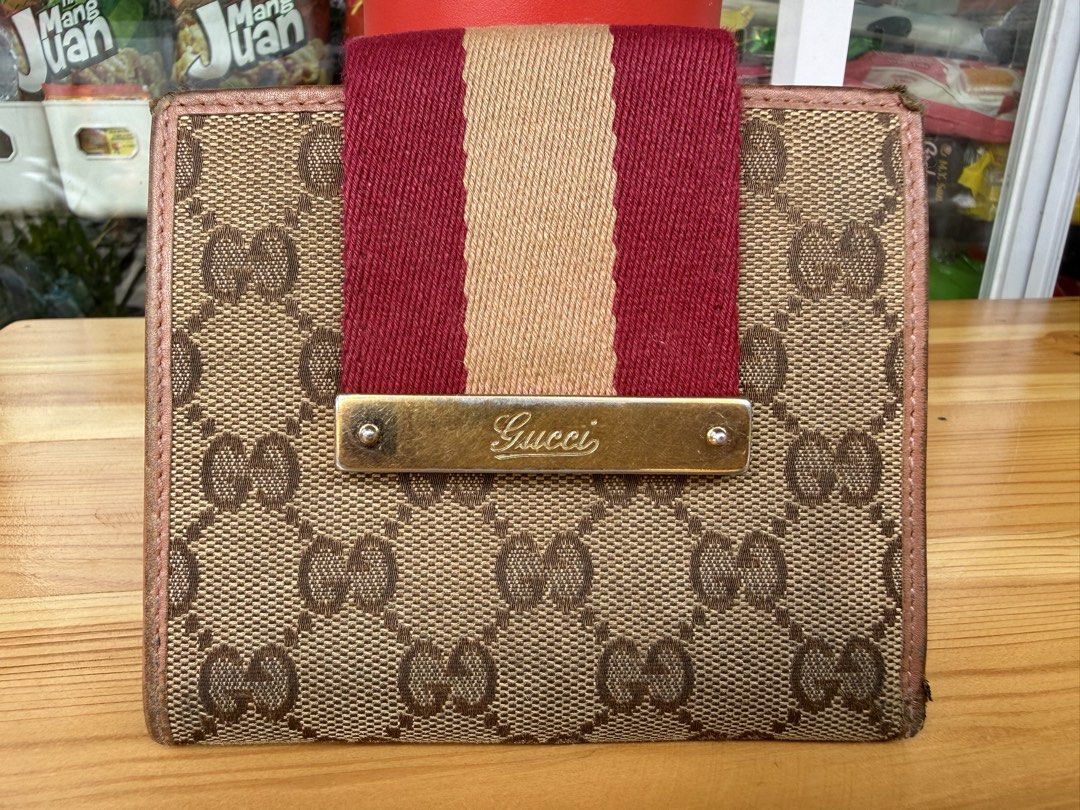 Authentic Gucci wallet (Category: Wallets & Card holders) located in Cagayan de Oro. Submitted by negosyantesibengineer (Listing ID 1465187764, Image 2). Description: .