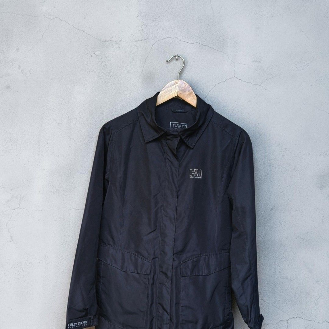 Authentic Helly Hensen Wind breaker Waterproof (Category: Coats, Jackets and Outerwear) located in Saravia. Submitted by foundandfavedbcd (Listing ID 1465367468, Image 2). Description: size:M Great condition.