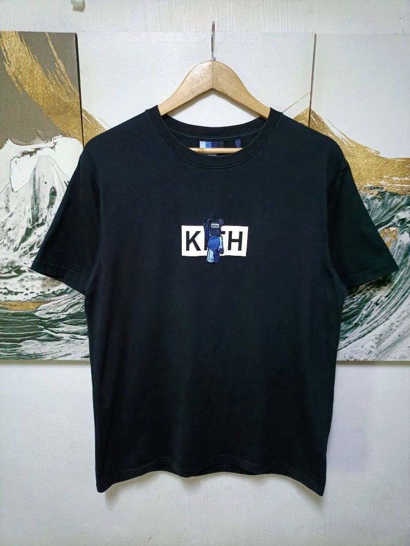 AUTHENTIC Kith x Bearbrick Logo Tee Black Men's - SS1... (Category: Luxury Apparel) located in Manila. Submitted by bvnnie (Listing ID 1465297802, Image 2). Description: AUTHENTIC Kith x Bearbrick Logo Tee Black Men's - SS1 Actual size using inches Waistline /Widht 21 Lenght/ 28 fittings is LARGE Excellent Condition, Issue:0 Message if you have any other question about sizing. We do shipping nation wide I'm also open for video call so that you ca