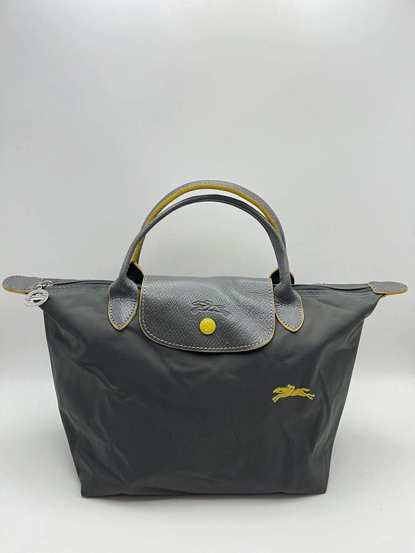 Authentic Longchamp mini lepliage short handle (Category: Tote Bags) located in Cagayan de Oro. Submitted by borse_de_amore (Listing ID 1465180533, Image 1). Description: Authentic Longchamp mini lepliage short handle No issues. Very cute. Mejo gusot lang. 🏷️2,380.