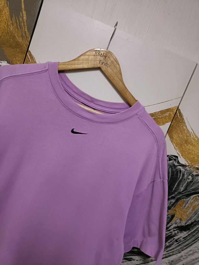 AUTHENTIC Nike Purple Tshirt With Middle LOGO (Category: Activewear) located in Manila. Submitted by bvnnie (Listing ID 1465293794, Image 3). Description: AUTHENTIC Nike Purple Tshirt With Middle LOGO Actual size using inches Waistline /Widht 21 Lenght/ 27 fittings is LARGE Excellent Condition, Issue:0 Message if you have any other question about sizing. We do shipping nation wide I'm also open for video call so that you can see the item you 're 