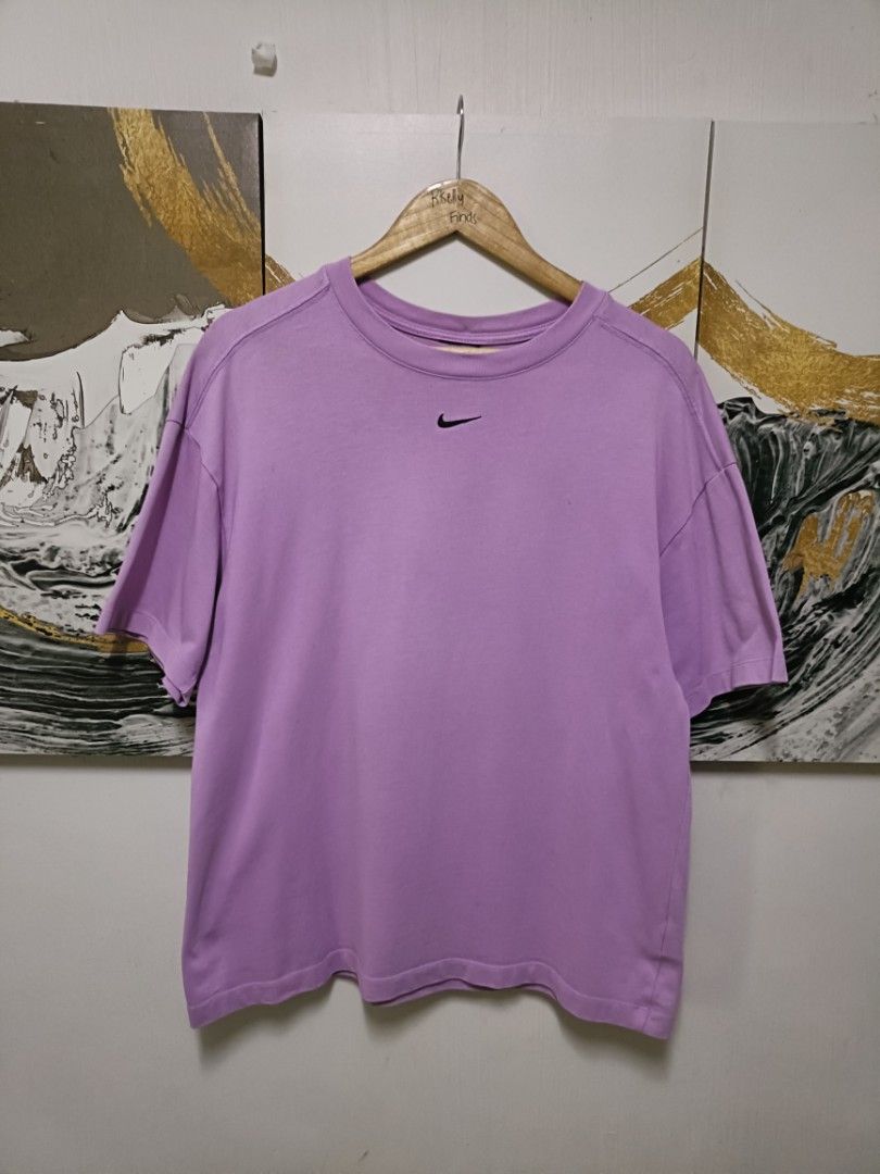 AUTHENTIC Nike Purple Tshirt With Middle LOGO (Category: Activewear) located in Manila. Submitted by bvnnie (Listing ID 1465293794, Image 2). Description: AUTHENTIC Nike Purple Tshirt With Middle LOGO Actual size using inches Waistline /Widht 21 Lenght/ 27 fittings is LARGE Excellent Condition, Issue:0 Message if you have any other question about sizing. We do shipping nation wide I'm also open for video call so that you can see the item you 're 
