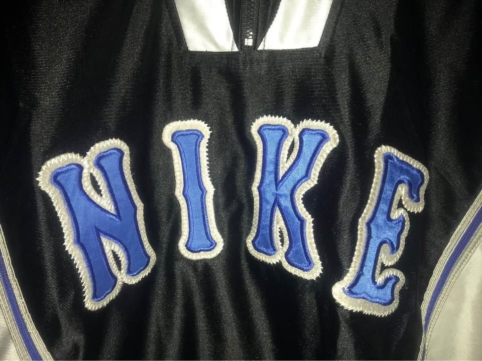 Authentic NIKE Vintage Jersey Shirt (Category: Tshirts & Polo Shirts ) located in Subic. Submitted by julescabin (Listing ID 1465318233, Image 2). Description: For Sale ‼️90s Nike Vintage Jersey Black 👕 - Price : 5k (negotiable) - Size M (Baggy) - rfs: decluttering.