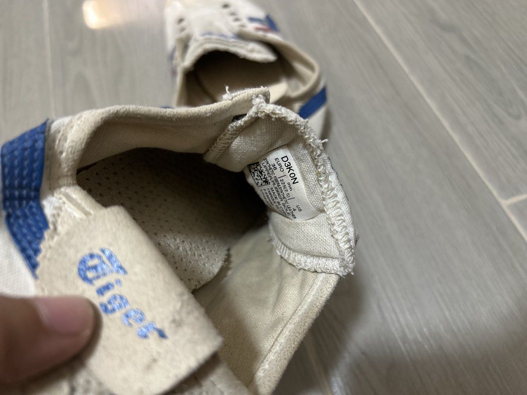 Authentic Onitsuka (Category: Sneakers) located in Manila. Submitted by daniii_1 (Listing ID 1465238162, Image 3). Description: Needs cleaning No flaws.