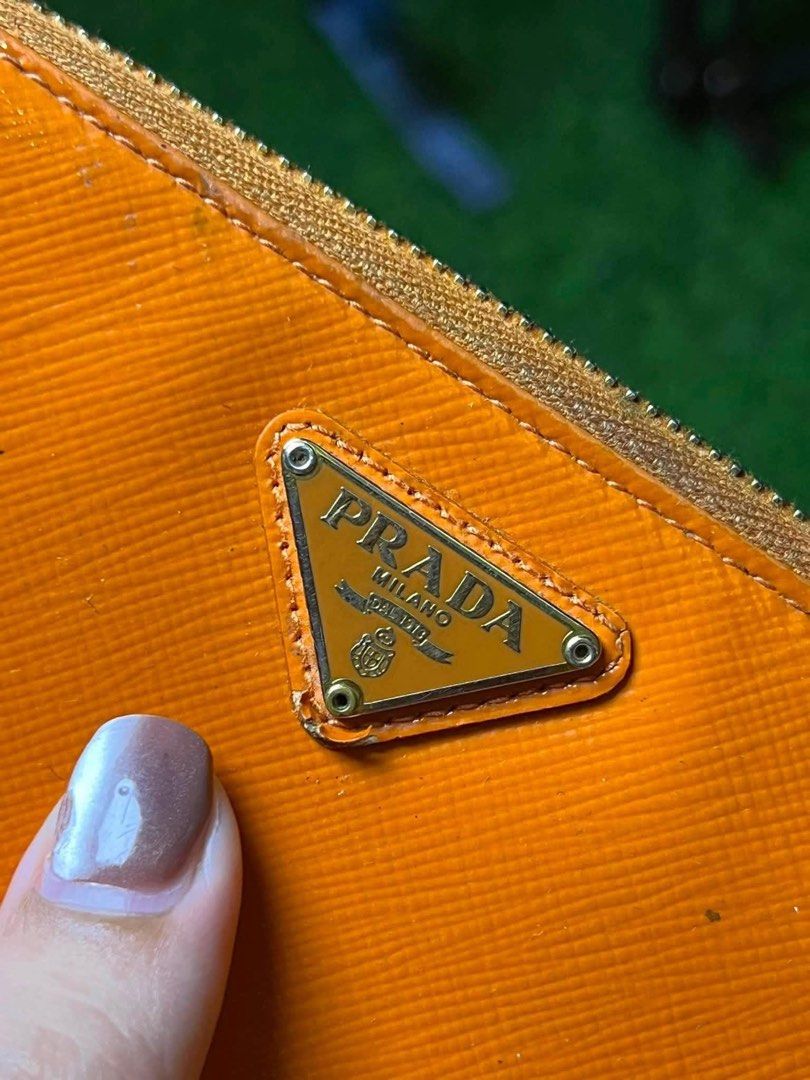 Authentic Prada patent continental wallet (Category: Wallets & Card holders) located in Cagayan de Oro. Submitted by borse_de_amore (Listing ID 1465181688, Image 3). Description: Authentic Prada patent continental wallet Rank AB+ no major issues. Very light color transfer lang sa back. Overall very good condition pa. 🏷️4,500 only.