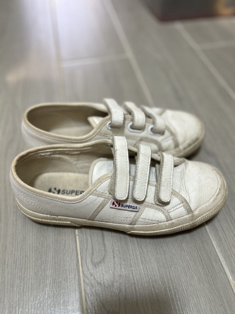 Authentic Superga (Category: Sneakers) located in Manila. Submitted by daniii_1 (Listing ID 1465238003, Image 2). Description: Needs cleaning No flaws.