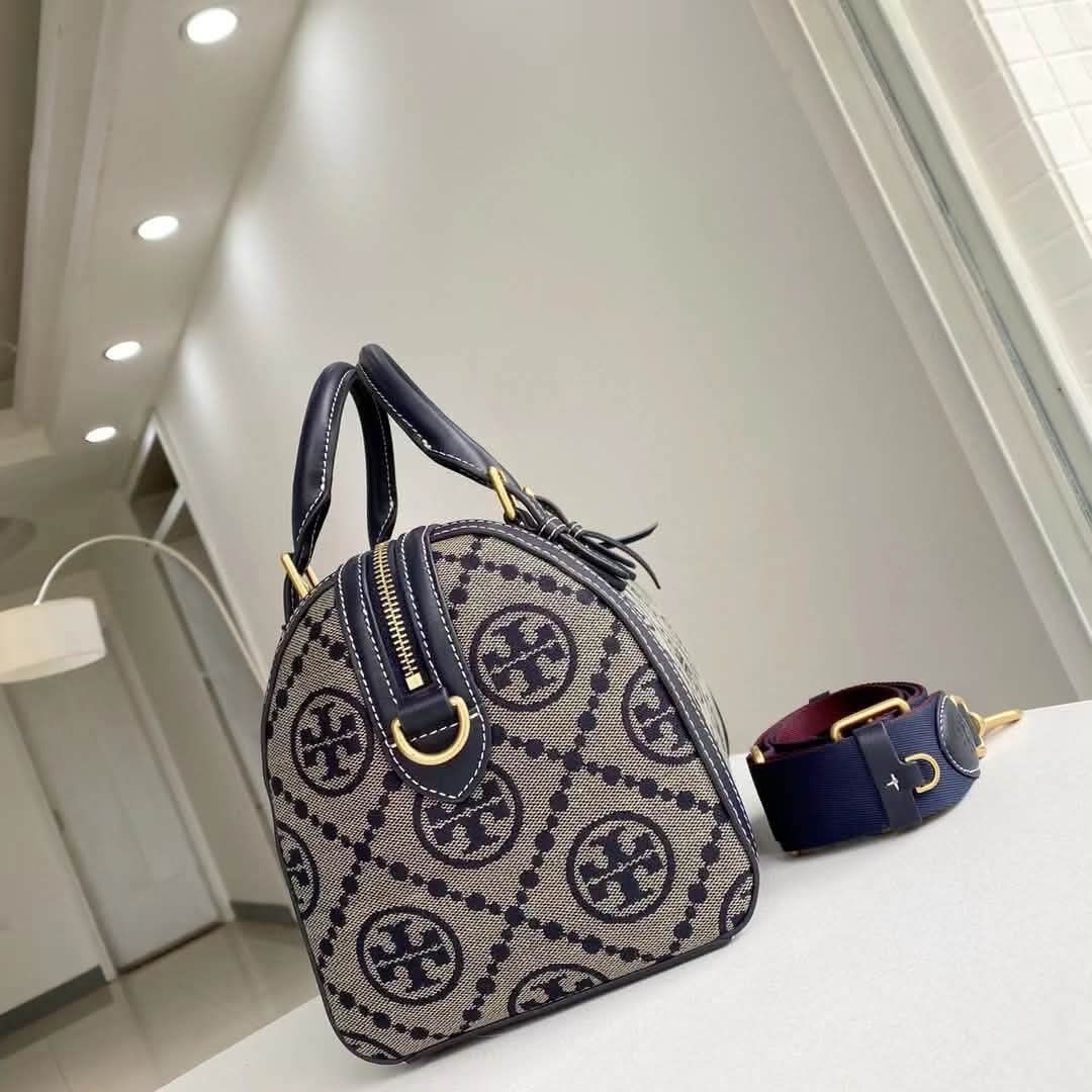 Authentic Tory Burch Bag (Category: Shoulder Bags) located in Santa Cruz. Submitted by Authentic_Branded_Bags (Listing ID 1465207680, Image 2). Description: Size 25*18*16cm.