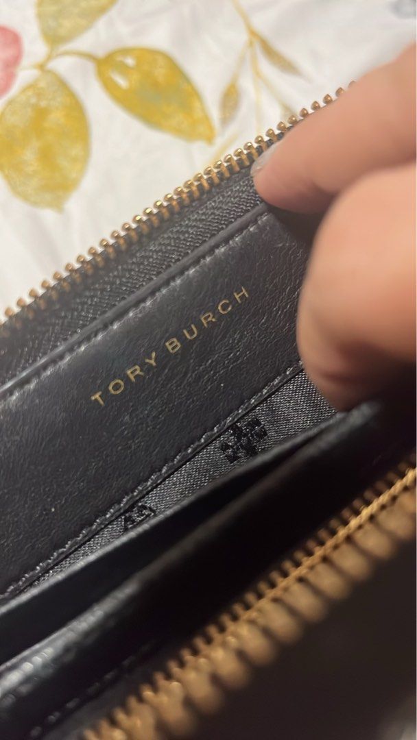 Authentic tory burch wallet (Category: Wallets & Card holders) located in Davao. Submitted by jackie2276 (Listing ID 1465287629, Image 3). Description: In good condition, looks new. .
