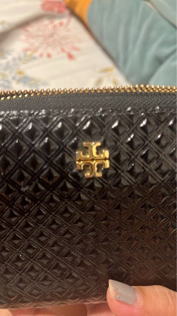 Authentic tory burch wallet (Category: Wallets & Card holders) located in Davao. Submitted by jackie2276 (Listing ID 1465287629, Image 2). Description: In good condition, looks new. .